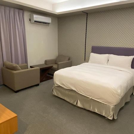 Aiyue Hotel Huwei Экстерьер фото